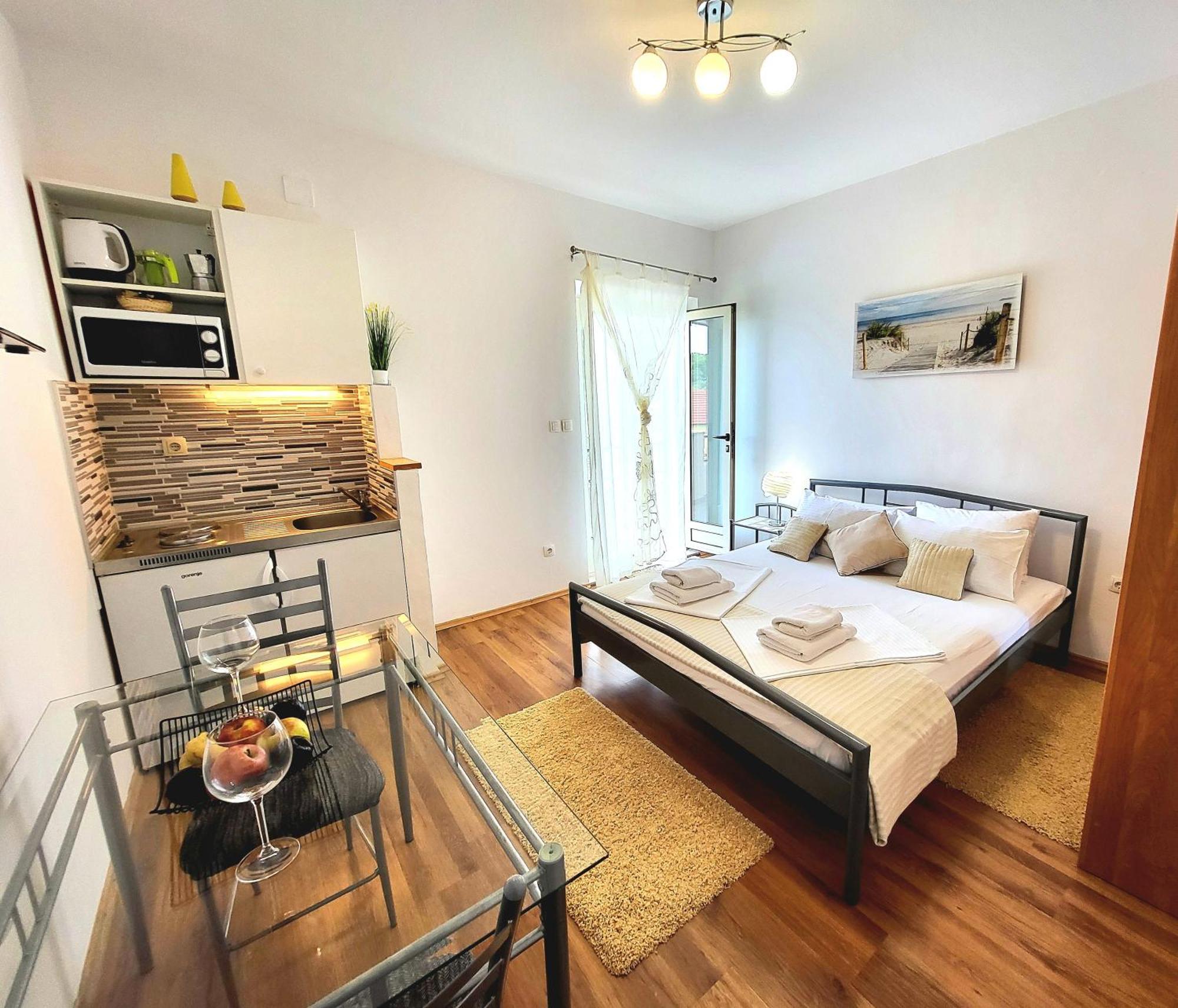 Apartments Vrisnik Jelsa  Zewnętrze zdjęcie