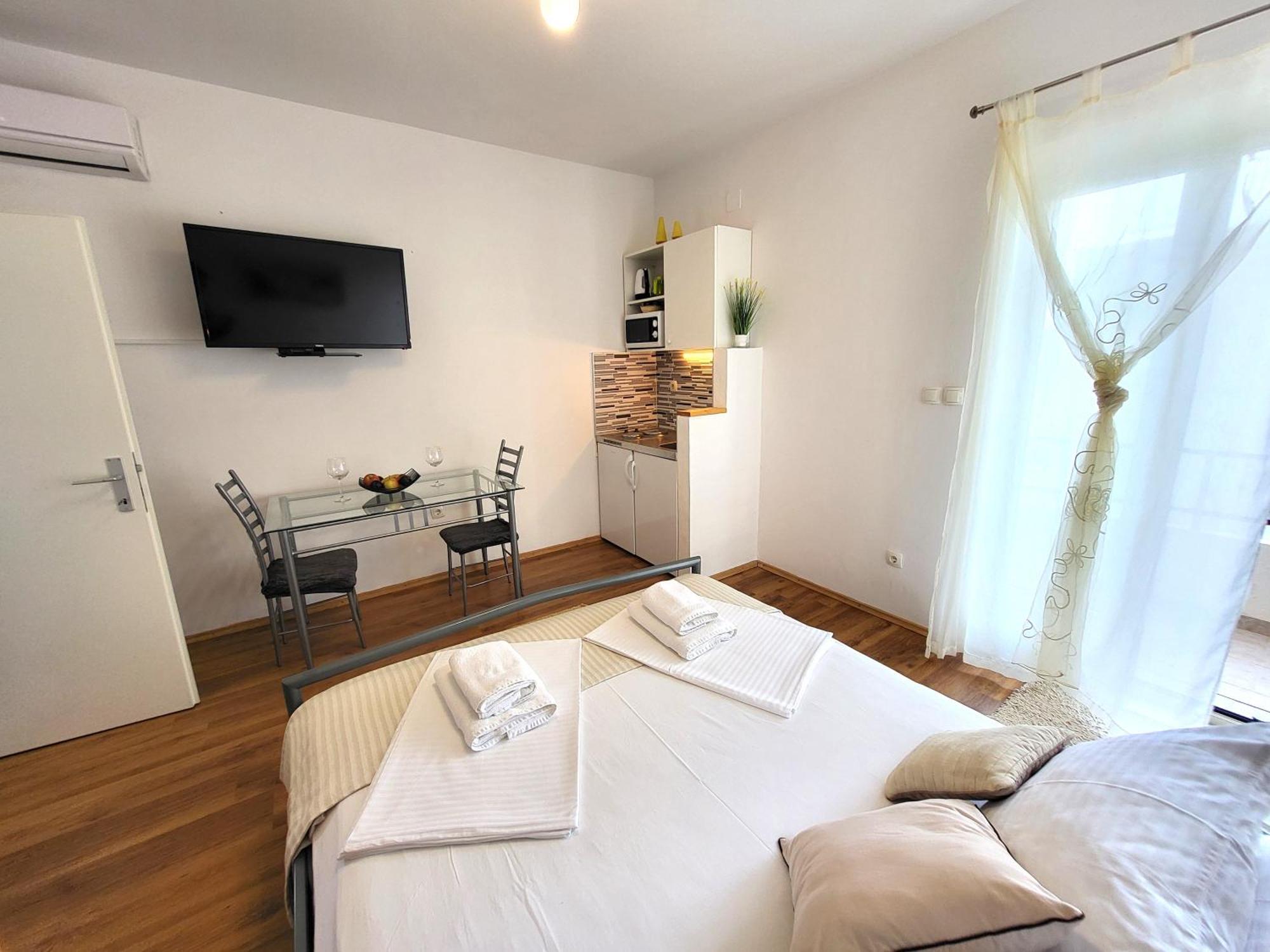 Apartments Vrisnik Jelsa  Zewnętrze zdjęcie