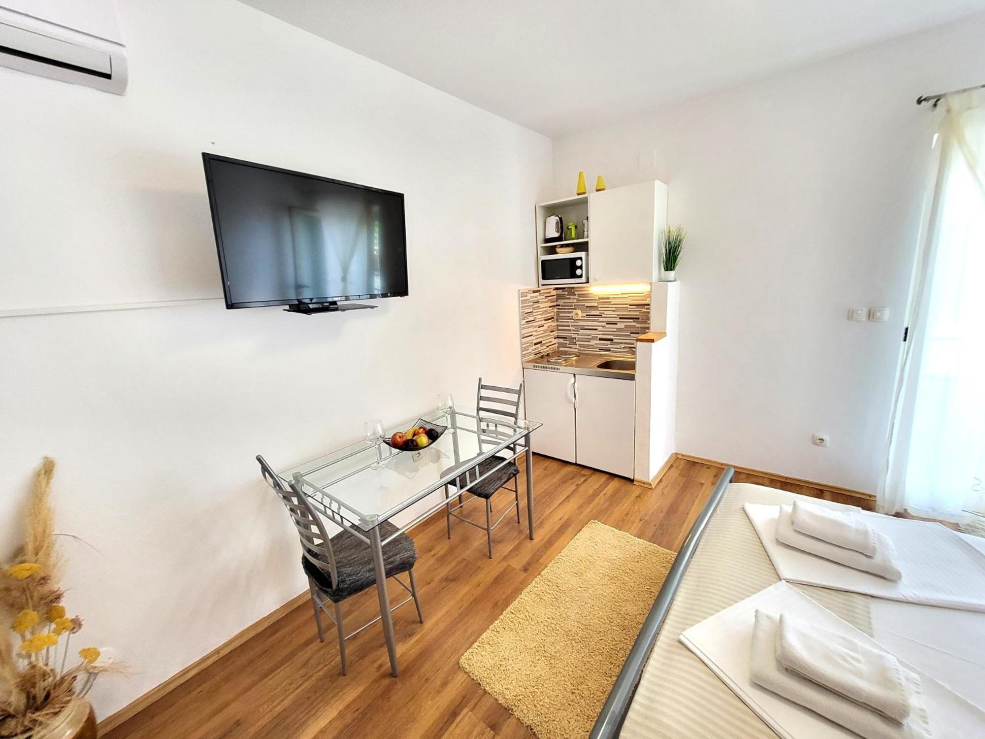 Apartments Vrisnik Jelsa  Zewnętrze zdjęcie