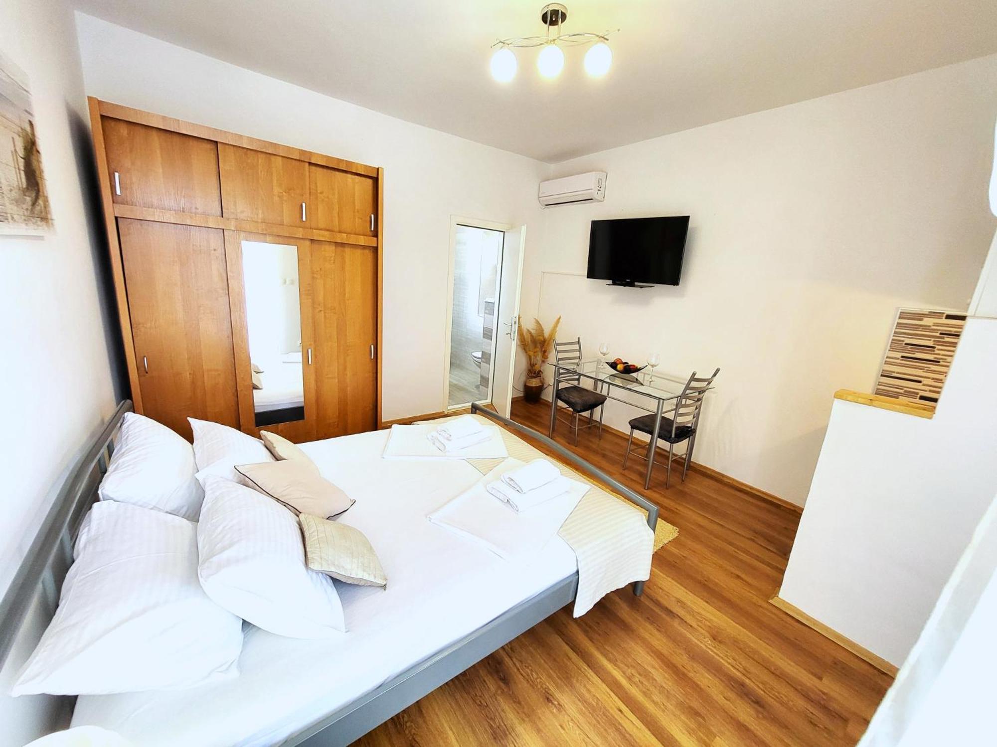 Apartments Vrisnik Jelsa  Zewnętrze zdjęcie