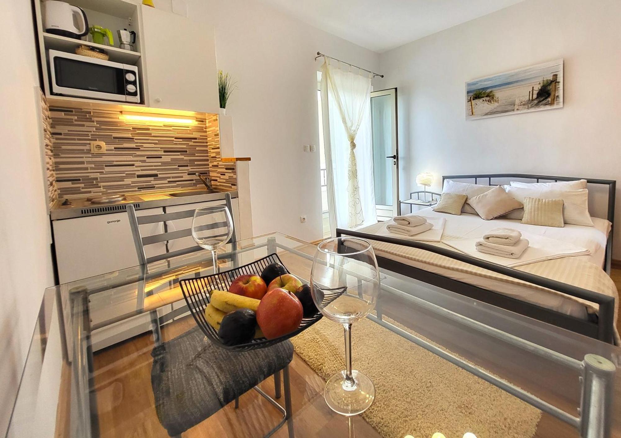 Apartments Vrisnik Jelsa  Zewnętrze zdjęcie