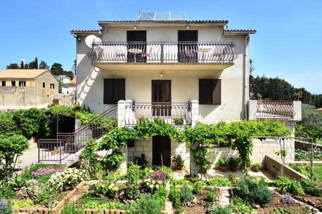Apartments Vrisnik Jelsa  Zewnętrze zdjęcie