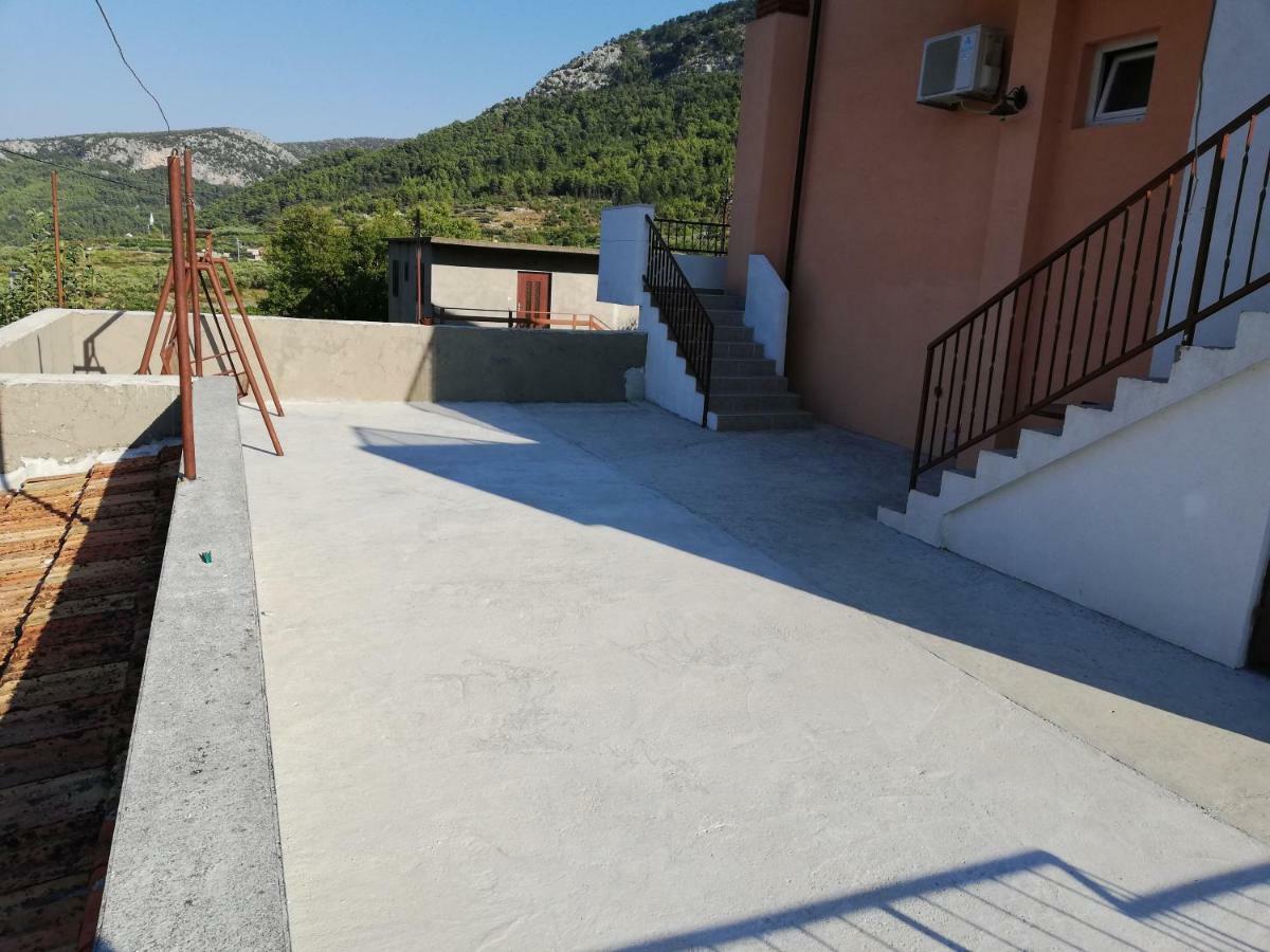Apartments Vrisnik Jelsa  Zewnętrze zdjęcie